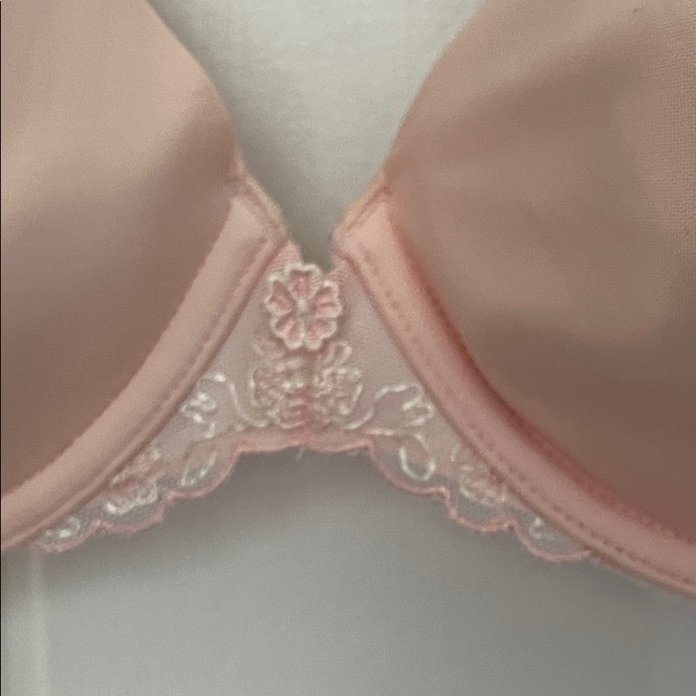 Victoria's Secret Light Pink Bra - Picture 6 of 11
